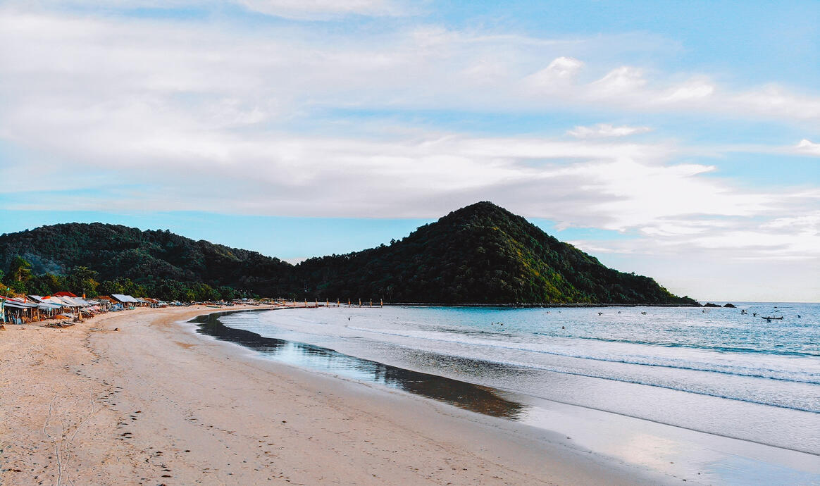 Pantai Selong Belanak